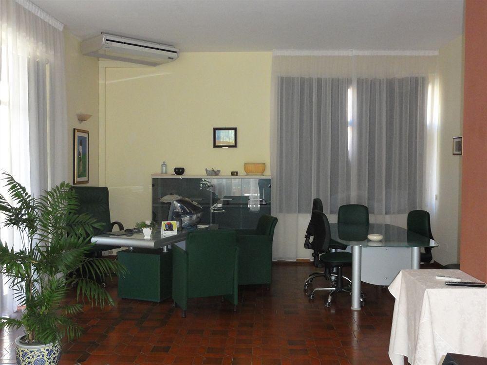 Hotel Gabrini มารีนา ดิ มาซซา ภายนอก รูปภาพ