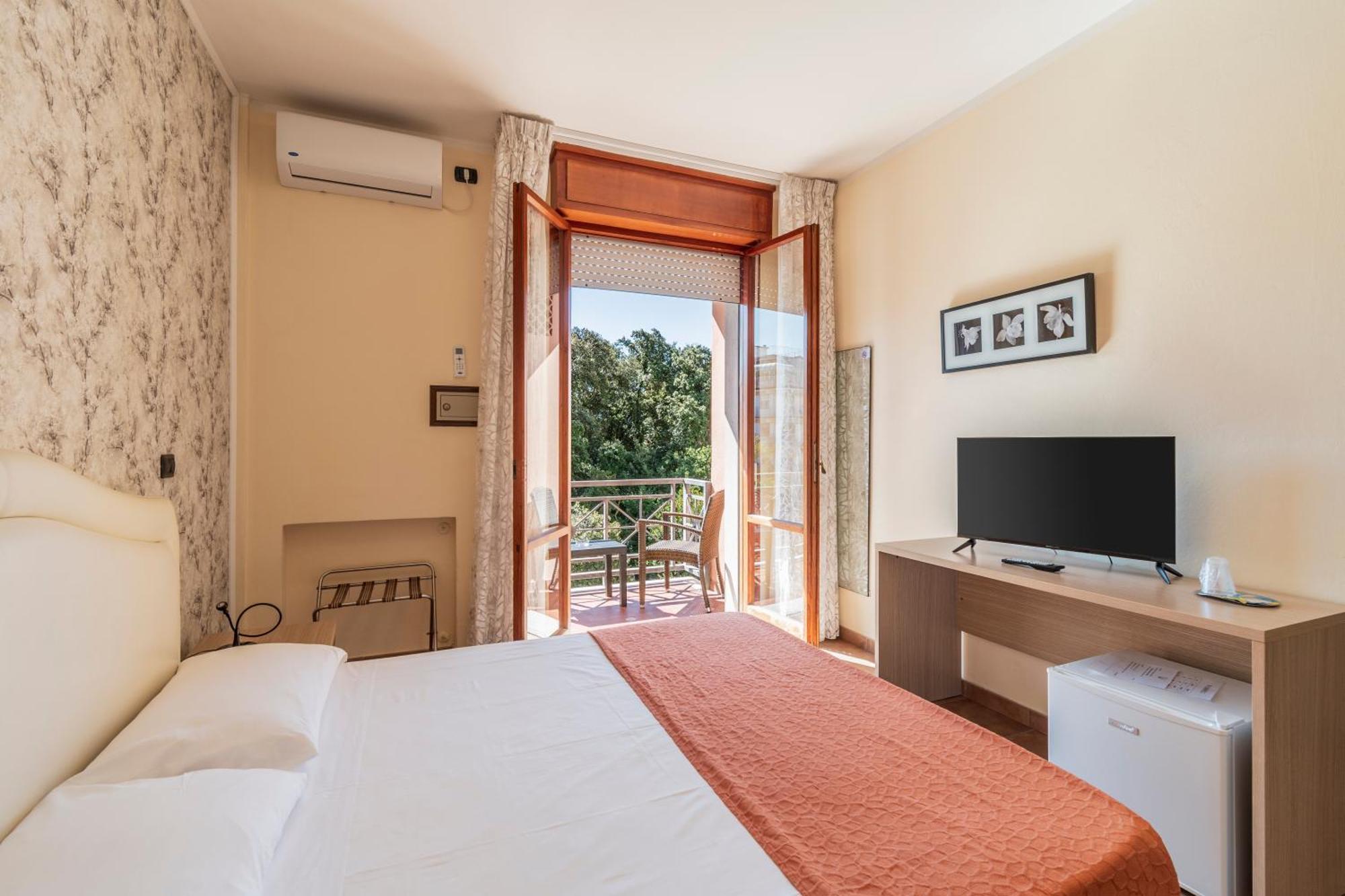 Hotel Gabrini มารีนา ดิ มาซซา ภายนอก รูปภาพ