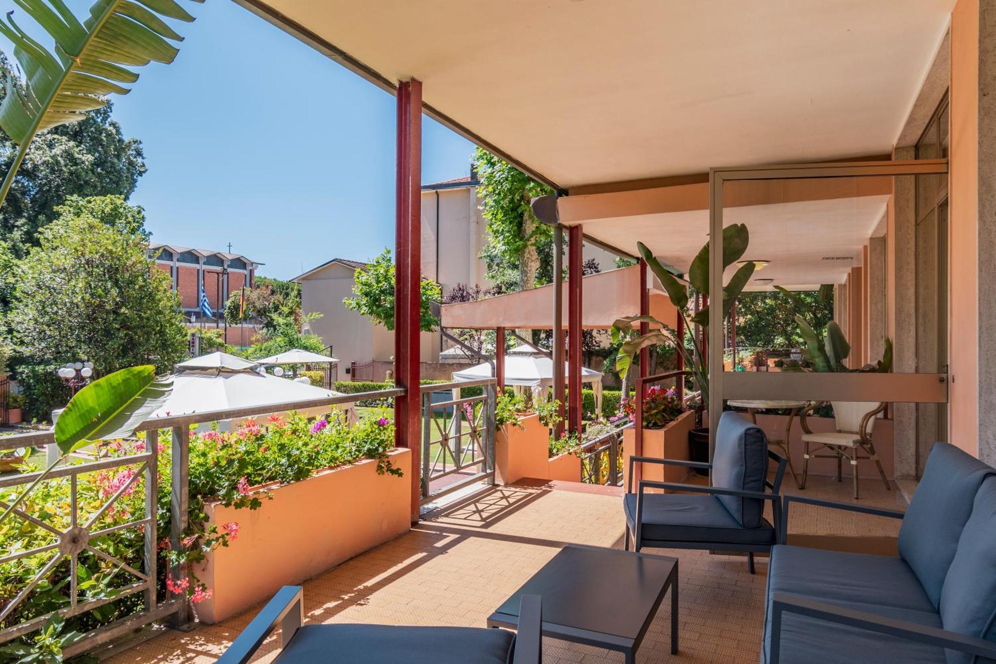 Hotel Gabrini มารีนา ดิ มาซซา ภายนอก รูปภาพ