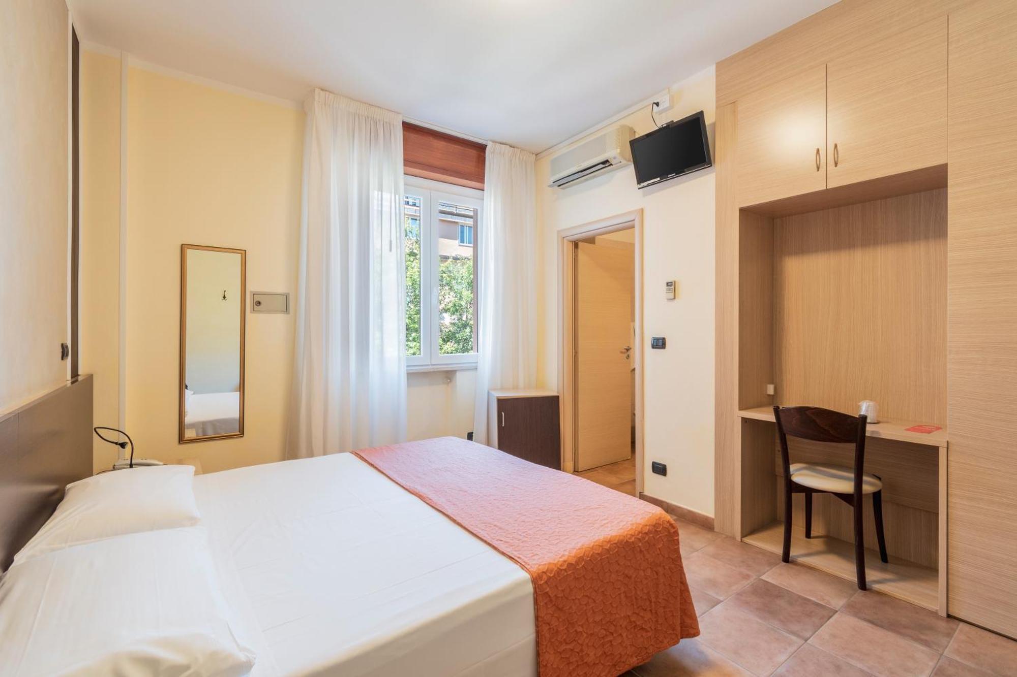 Hotel Gabrini มารีนา ดิ มาซซา ภายนอก รูปภาพ