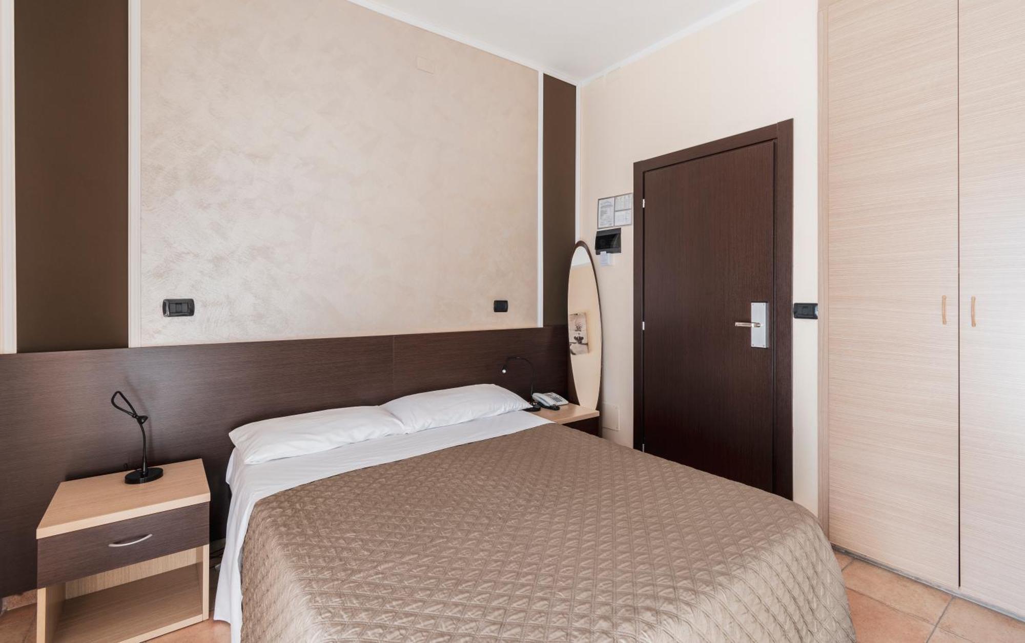 Hotel Gabrini มารีนา ดิ มาซซา ภายนอก รูปภาพ