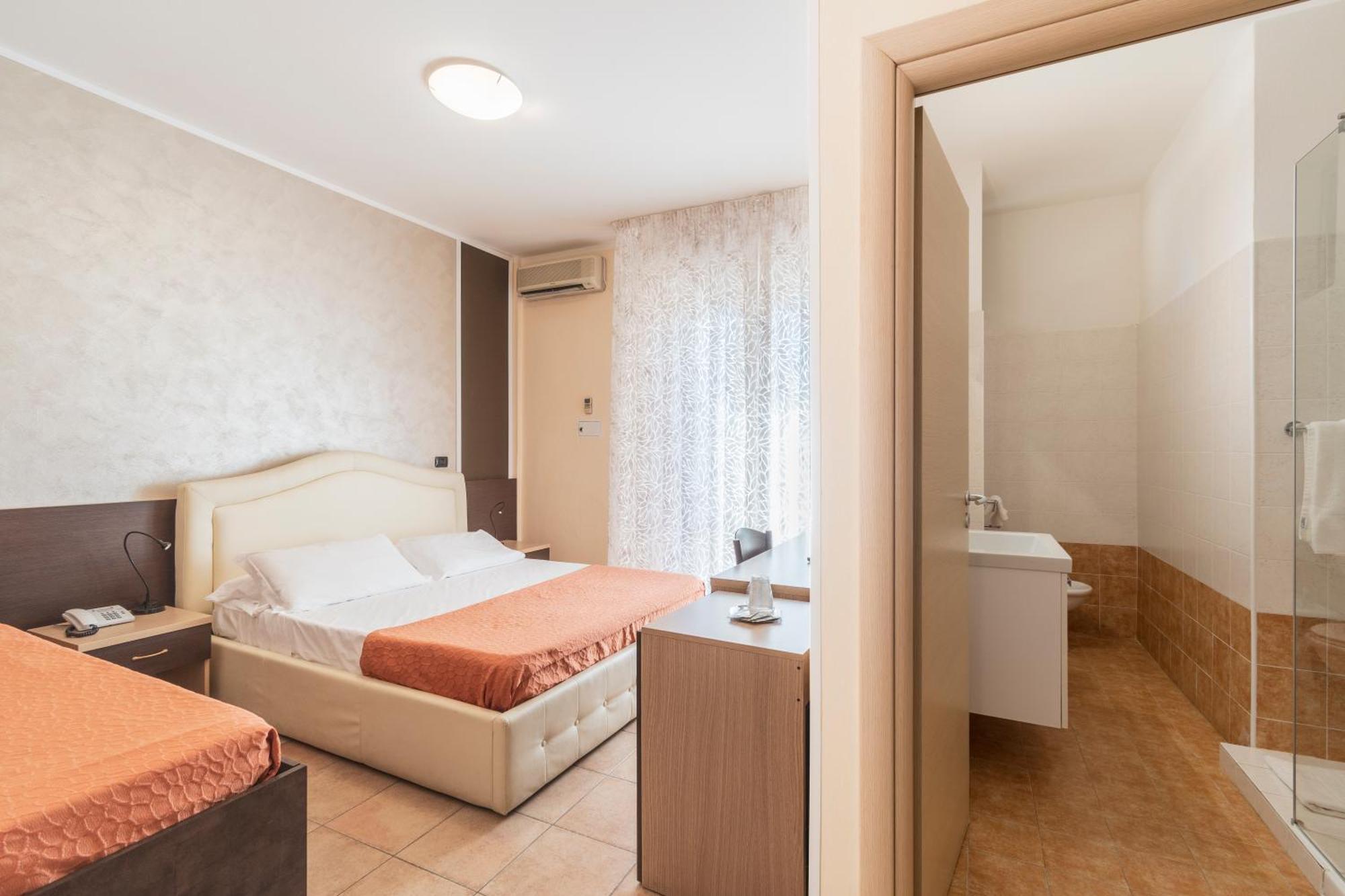 Hotel Gabrini มารีนา ดิ มาซซา ภายนอก รูปภาพ