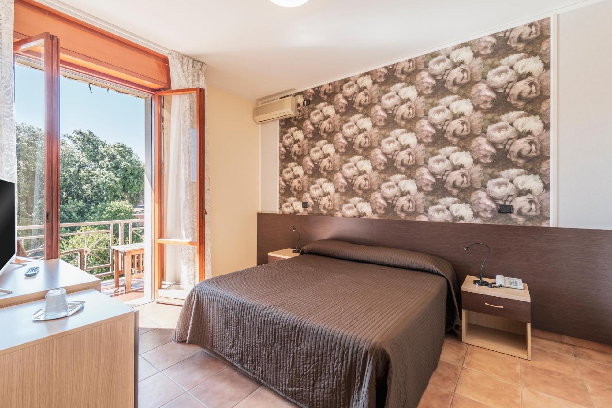 Hotel Gabrini มารีนา ดิ มาซซา ภายนอก รูปภาพ