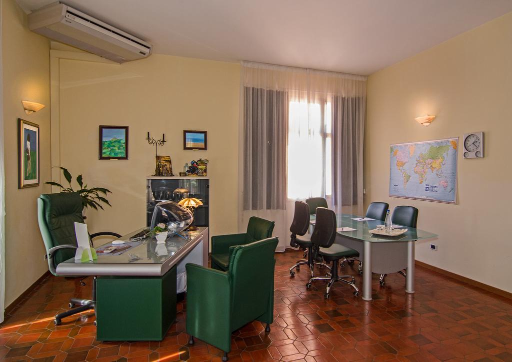 Hotel Gabrini มารีนา ดิ มาซซา ภายนอก รูปภาพ