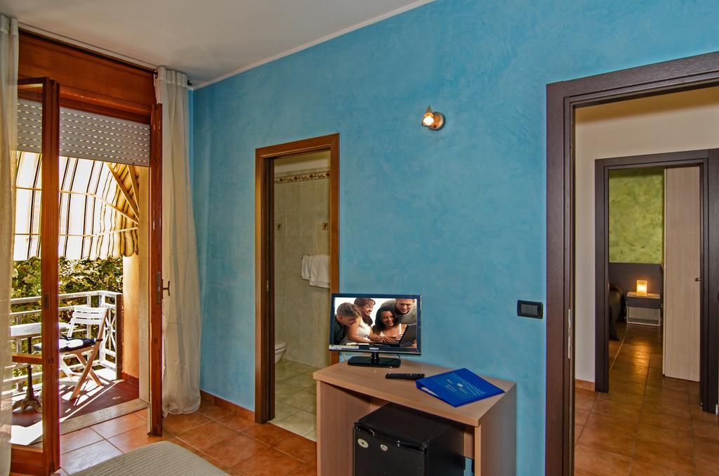 Hotel Gabrini มารีนา ดิ มาซซา ภายนอก รูปภาพ