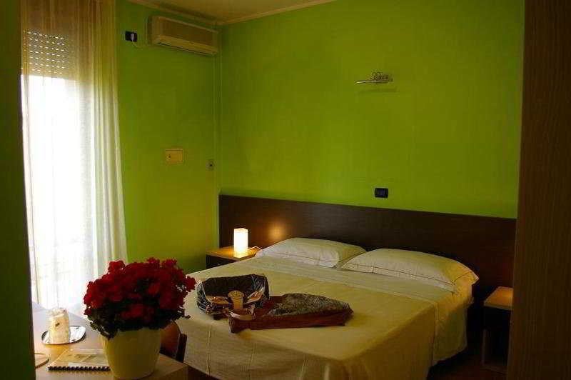 Hotel Gabrini มารีนา ดิ มาซซา ภายนอก รูปภาพ